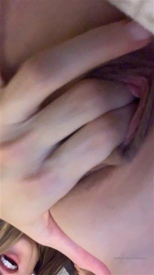 ImAmberHahn CloseUp Pussy Finger Onlyfans Video CamGirlFap