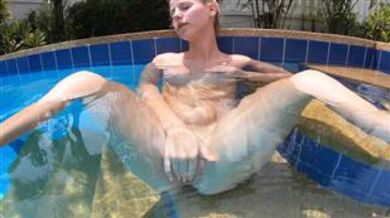 Hayleex Onlyfans Pool Pussy Play Video