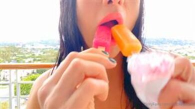 AudreyBitoni IceCream Suck Video Onlyfans