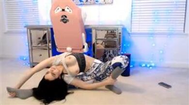 katie 210110 Boobs Out Stretch Video mfc