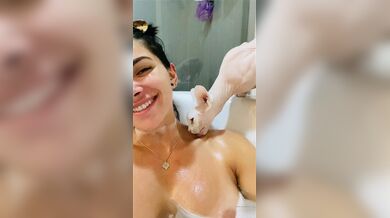 AspenRae Cat Joins bath Video Onlyfans