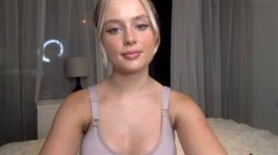 TheQueenBeea Stripshow Video mfc