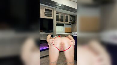 vickystark Ass Spread Bend Over Onlyfans