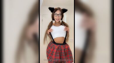 Bunni.Emmie Nerd Strip Dildo Onlyfans