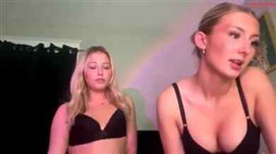 carolinecooperr Chaturbate Blonde Friends Cam