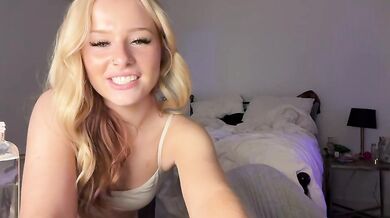 miaharperxox Chaturbate Teens Shake Ass in Thong