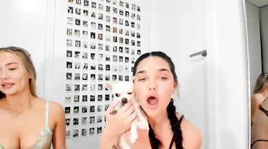 gabriellataylorrr Chaturbate Cam with Friends in Lingerie