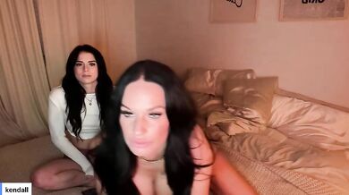 bbyymelanie Chaturbate Mom Teach Daughter How to be a Camslut