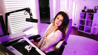 mickaelawest Chaturbate Topless Strip