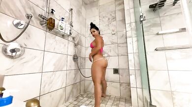 naughtynadiask Ass Dance with Friend & Shower Chaturbate