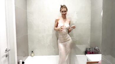 solar_bella Chaturbate Sexy Dress & Shower Jet Pussy Play