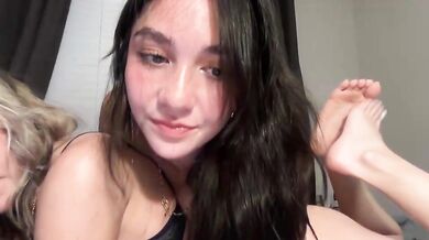 themykalaxo isabellelayla Topless Makeout Chaturbate