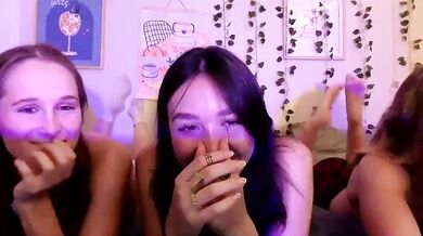 isabellelayla Topless with Friends Chaturbate