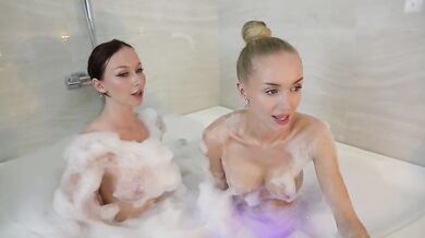 mia_cloudy Squirt Cum Finger Pussy with Friend Chaturbate