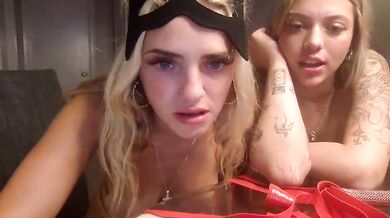 Onlylivvyjade Chaturbate Topless Blonde Teens