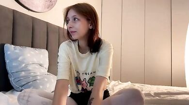 ellie_hollow Chaturbate New Camgirl Show Firm Boobs