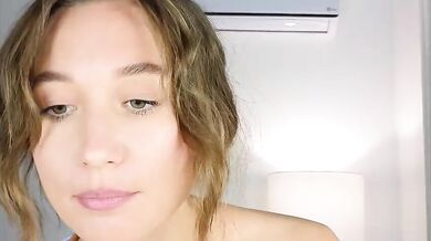 ambertan1 Chaturbate Naked Slim Camgirl