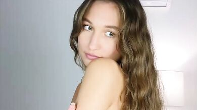 ambertan1 Chaturbate Naked Slim Camgirl