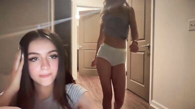 cassiemaee Dance with stellapearl Chaturbate