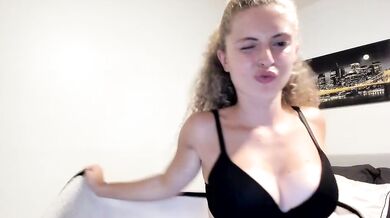 sara_baller Chaturbate New Teen Camgirl Bend Over Ass