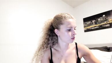 sara_baller Chaturbate New Teen Camgirl Bend Over Ass