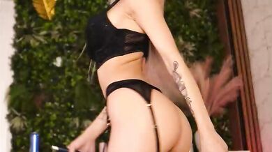 blondie_muller Chaturbate Dildo Ride