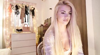 Vivianishere Flash Tits & Pussy mfc