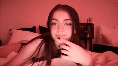 Stellapearl Grinding Pillow Topless Chaturbate