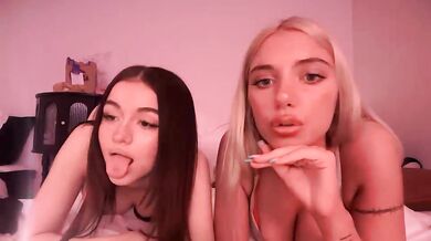 Oliviacarterrr Share Dildo Suck with Stella Chaturbate