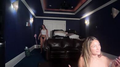 oliviacarterrr Handbra Tease Cam Chaturbate