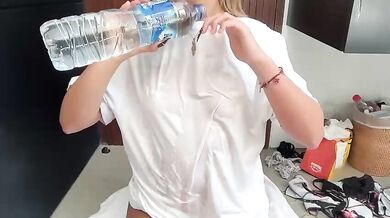 luvlivvyy Wet Shirt & Ass Show Chaturbate