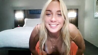elliebellyy Chaturbate Teen Strip Topless
