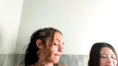 valerie07 Friend Naked Bath Chaturbate