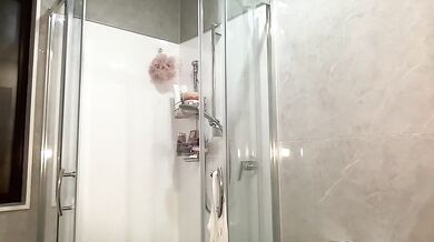 mollyy2006 Chaturbate Topless Shower