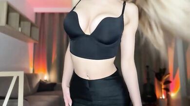 julia_rle Cam with Friend Sexy Tease Chaturbate