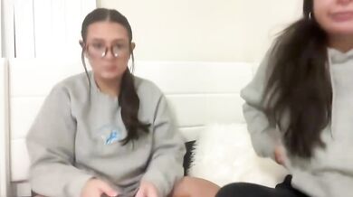 starqueenieee Chaturbate Teens Flash Tits