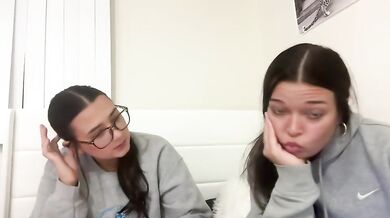 starqueenieee Chaturbate Teens Flash Tits