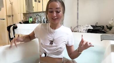 luvlivvyy Bath Wet Shirt & Thong Ass Chaturbate