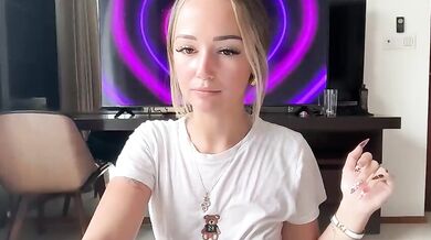 luvlivvyy Handbra Tits & Ass Shake Chaturbate