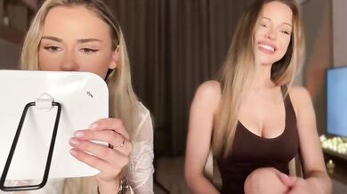 julia_rle Topless Handbra with Friend Show Nipslips Chaturbate