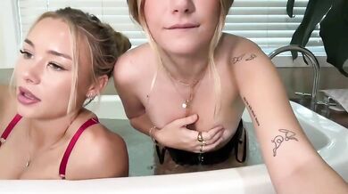 clairebabyy1 itschanelxx Bath Show Chaturbate