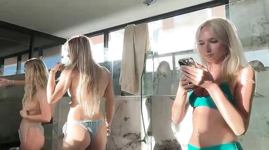 roxyrain2736 Handbra Tease Cam with Friends Chaturbate