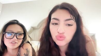 livhart Naked Teen with Friends Chaturbate