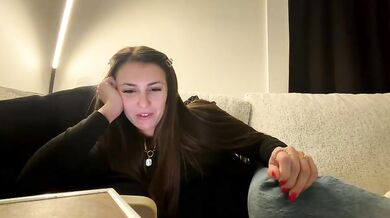 laylahlaylah1 Flash Tits & Ass with Friend Chaturbate