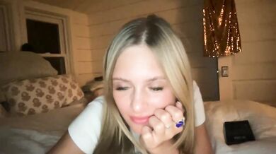 carlybora Camgirl Flash Boobs & Ass Chaturbate