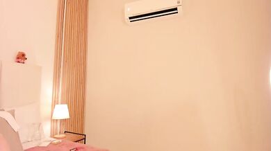 julietastong Chaturbate Naked Strip