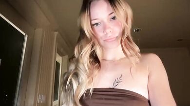 evebrooksss Chaturbate Topless Strip