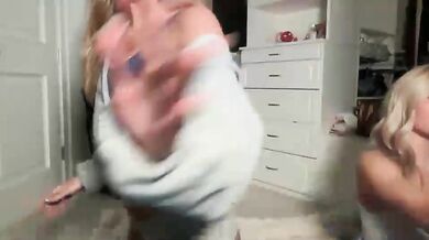 avaowenss summerclarke2 MakeOut & Topless Tease Chaturbate