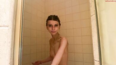 clairewalker Naked Shower Teen Chaturbate