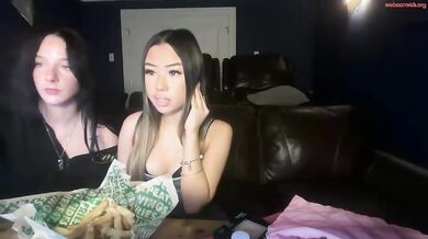 maddieblair1 Chaturbate Teen Cam with Friends in Underwear